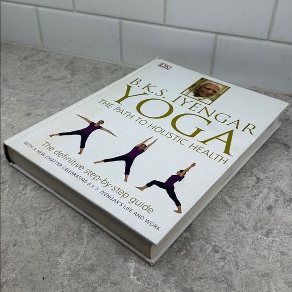 B.K.S. Iyengar Yoga Book - Picture 4 of 10